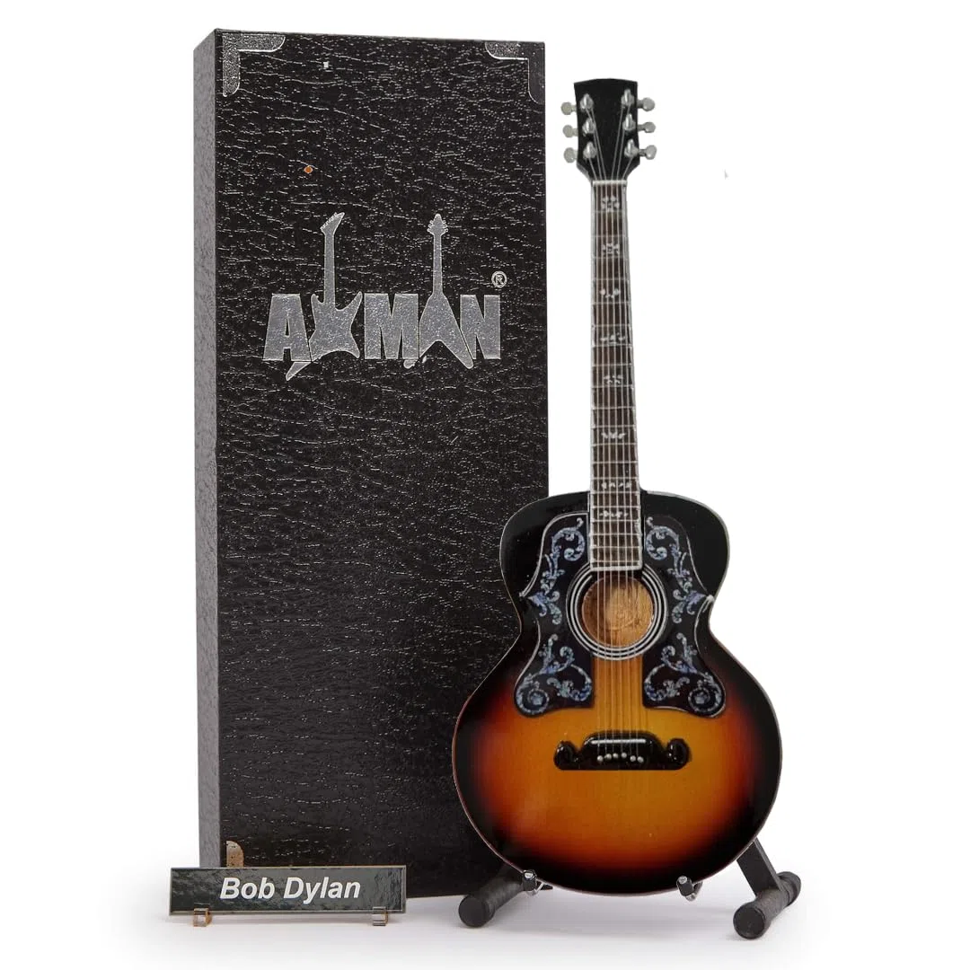 Axman Bob D - Réplica de guitarra en miniatura - Regalos musicales - Escala ornamental 1/4 hecha a mano - Incluye una caja de exhibición, etiqueta de nombre y soporte de guitarra en miniatura
